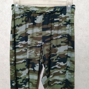 Bobbie Brooks camouflage stretch pants size small very soft